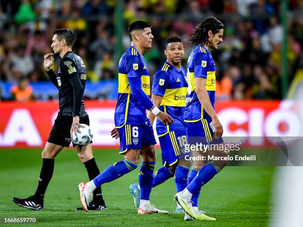 Marcos Rojo Frank Fabra and Edinson Cavani of Boca Juniors leave the field after first half during a match between Defensa y Justicia and Boca...
