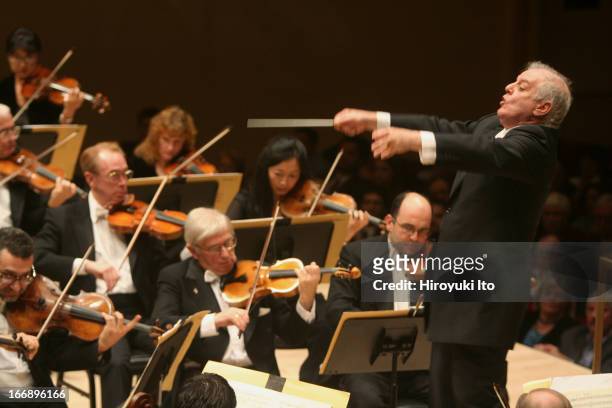 Daniel Barenboim leading the Chicago Symphony Orchestra at Carnegie Hall on Friday night, November 4, 2005.This image:Daniel Barenboim conducting the...