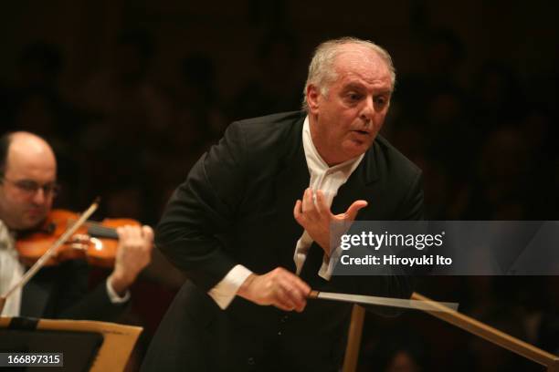 Daniel Barenboim leading the Chicago Symphony Orchestra at Carnegie Hall on Saturday night, November 5, 2005.This image:Daniel Barenboim conducting...