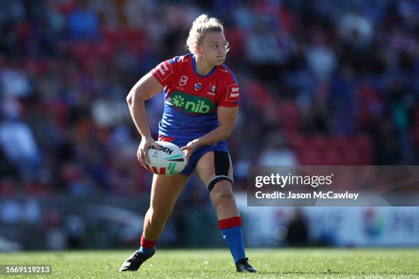 Georgia Roche of the Knights runs the ball during the round eight NRLW match between Newcastle Knights and Sydney Roosters at McDonald Jones Stadium...