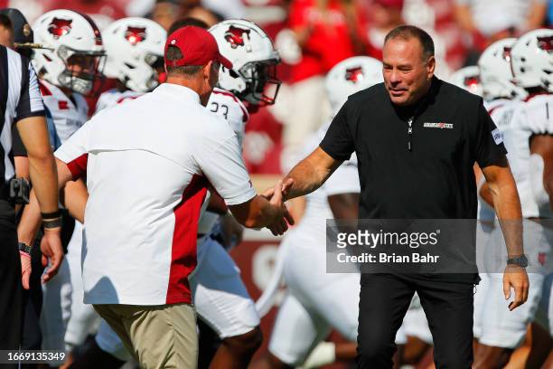 Head coach Brent Venables of the Oklahoma Sooners greets head coach Butch Jones of the Arkansas State Red Wolves before their game at Gaylord Family...