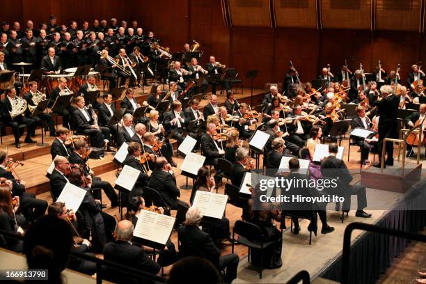 Sir Colin Davis conducting London Symphony Orchestra in Sibelius's "Kullervo" at Avery Fisher Hall on Friday night, September 30, 2005.