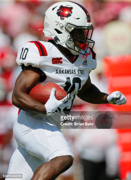 Wide receiver Tennel Bryant of the Arkansas State Red Wolves takes a pitch out for six yards and a face mask against the Oklahoma Sooners in the...