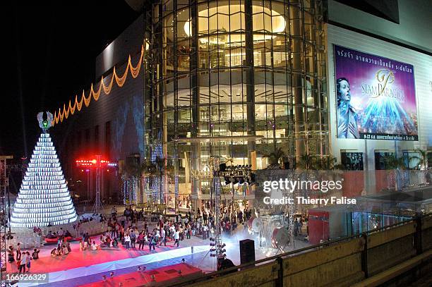 The Siam Paragon, one of the largest shopping centres in South East Asia with its 500,000 square-meter superficy, on its opening day in downtown...