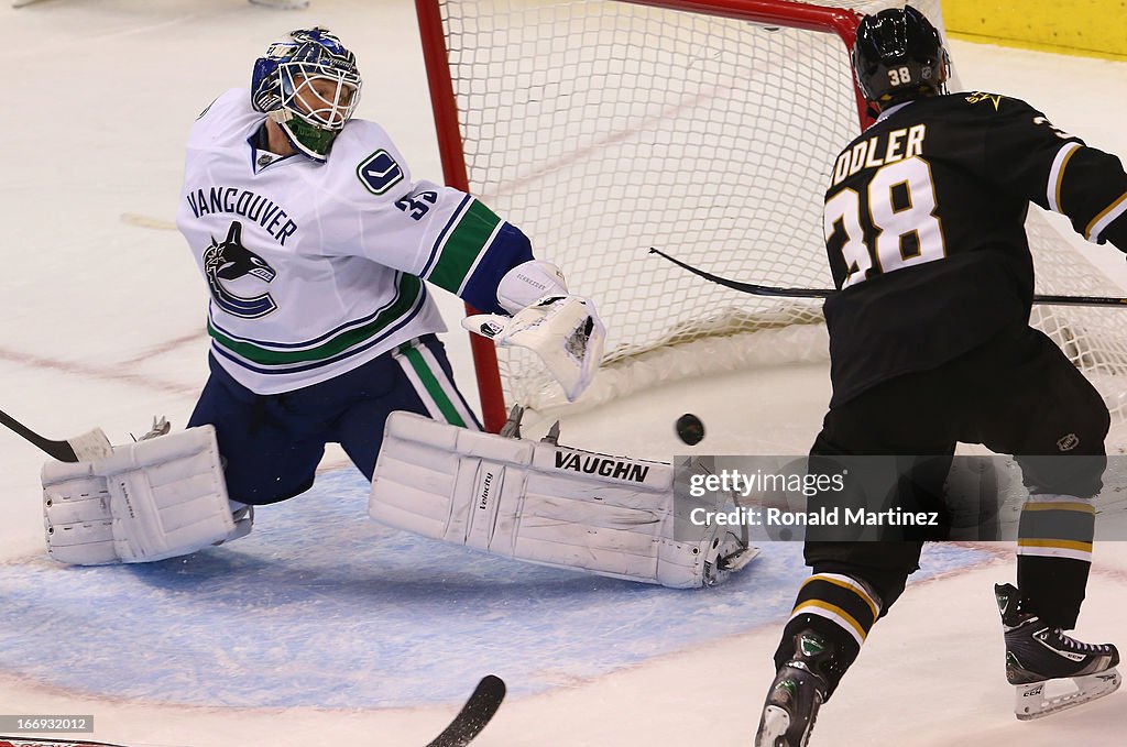 Vancouver Canucks v Dallas Stars