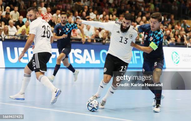 Muhammet Raci Soezer of Germany is chalenged by Dario Marinovic at Richard-Hartmann-Halle on September 16, 2023 in Chemnitz, Germany.