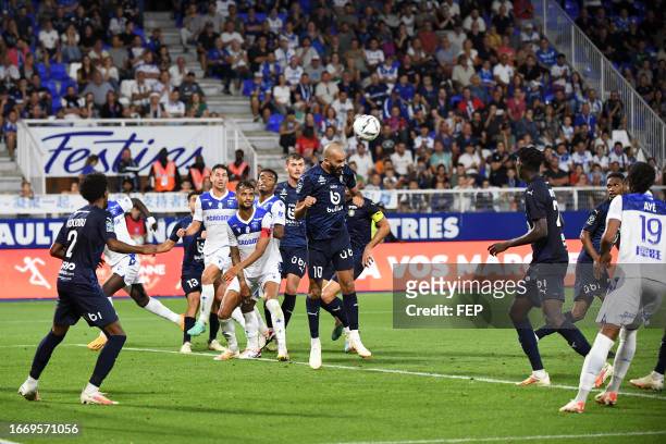 Jubal ROCHA MENDES JUNIOR - 10 Khalid BOUTAIB during the Ligue 2 BKT match between Association de la Jeunesse Auxerroise and Pau Football Club at...