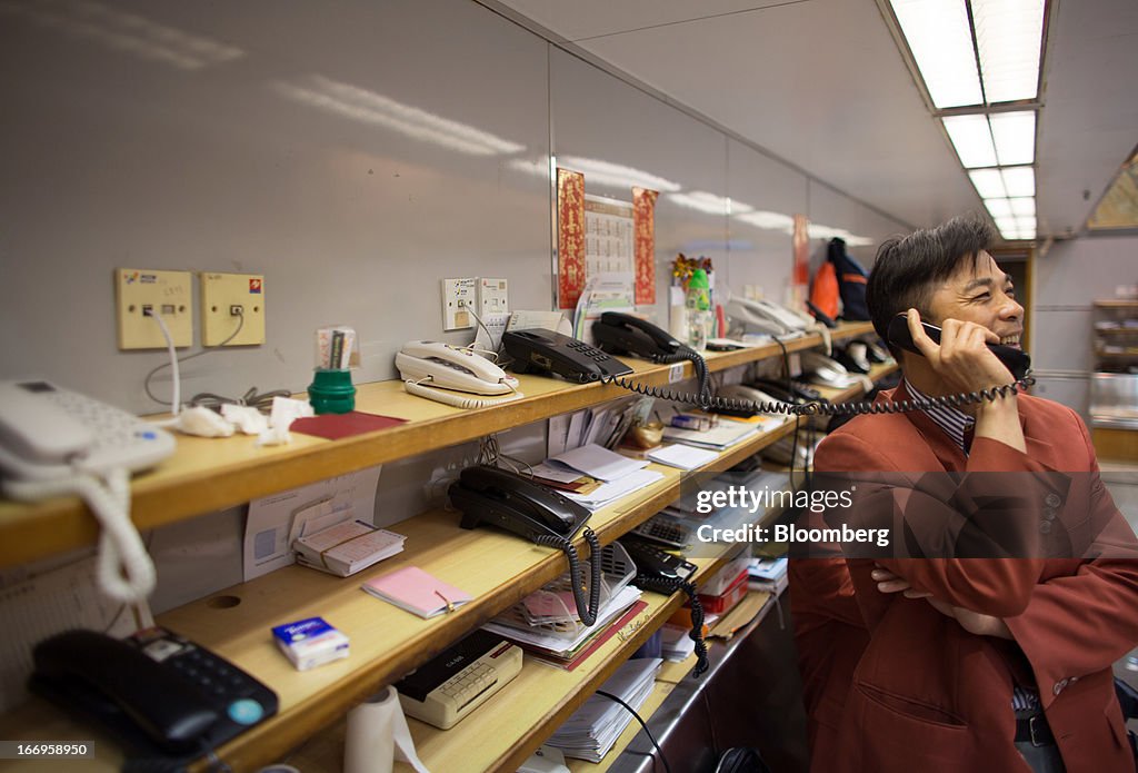 Gold Trading At The Chinese Gold And Silver Exchange Society As Gold Traders Split On Outlook