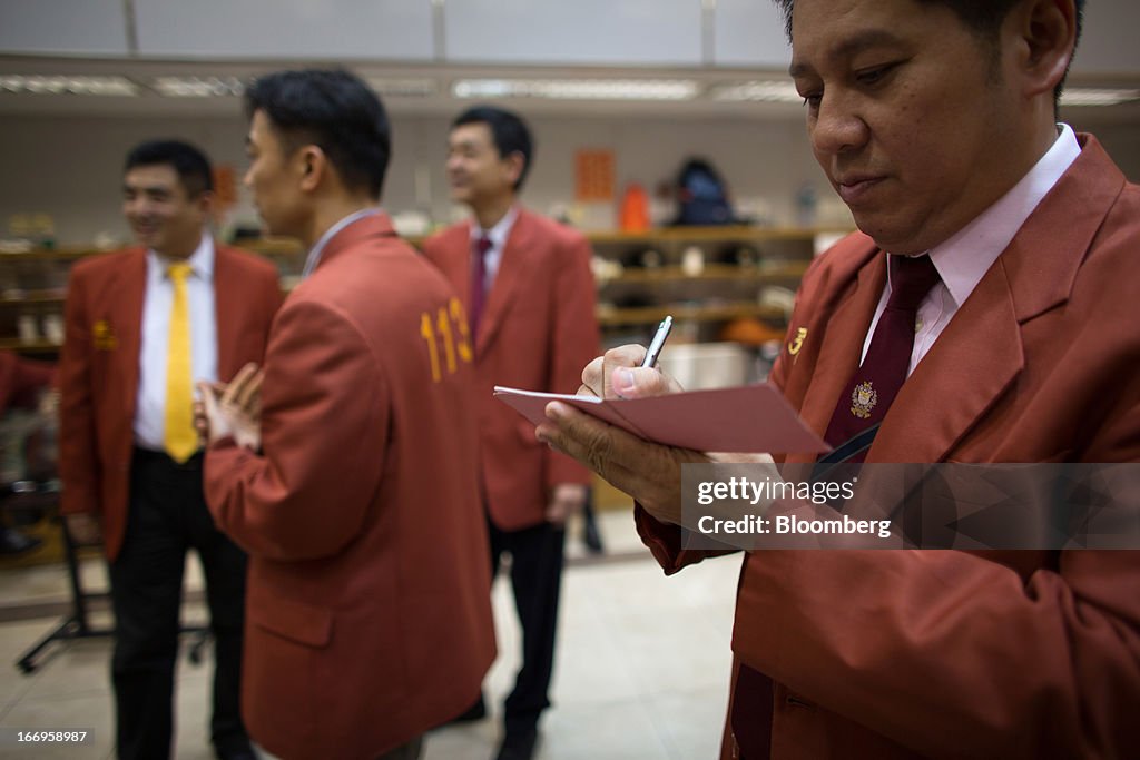 Gold Trading At The Chinese Gold And Silver Exchange Society As Gold Traders Split On Outlook