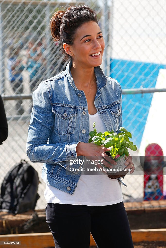 Environmental Media Association Celebrates Earth Day With Emmanuelle Chriqui, Carter Oosterhouse And Amy Smart