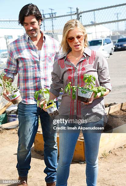 Actor Carter Oosterhouse and Amy Smart attend the Environmental Media Association's celebration of Earth Day at Cochran Middle School on April 18,...