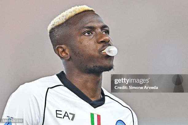 Victor Osimhen of Napoli chews a bubble-gum prior to kick-off in the Serie A TIM match between Genoa CFC and SSC Napoli at Stadio Luigi Ferraris on...