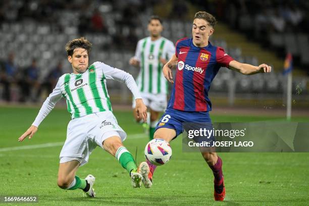 2,685 Juan Miranda Football Stock Photos, HighRes Pictures, and Images