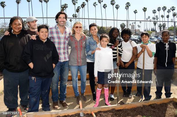 Television personality Carter Oosterhouse and actresses Amy Smart and Emmanuelle Chriqui celebrate Earth Day with the Environmental Media Association...