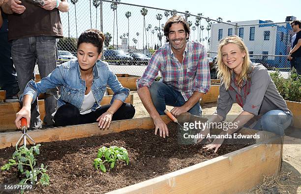 Actress Emmanuelle Chriqui , television personality Carter Oosterhouse and actress Amy Smart celebrate Earth Day with the Environmental Media...