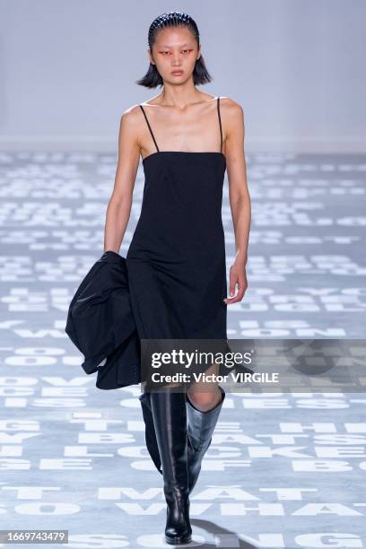 Model Helmut 115 Photos & High Res Pictures - Getty Images