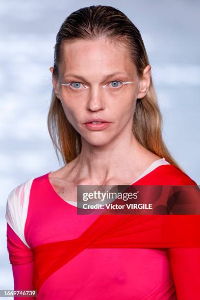 Model Helmut Fashion Helmut Lang Photos and Premium High Res Pictures - Getty Images