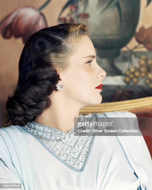 Profile portrait of Italian actress Alida Valli modeling a two-tone hairstyle, circa 1945.