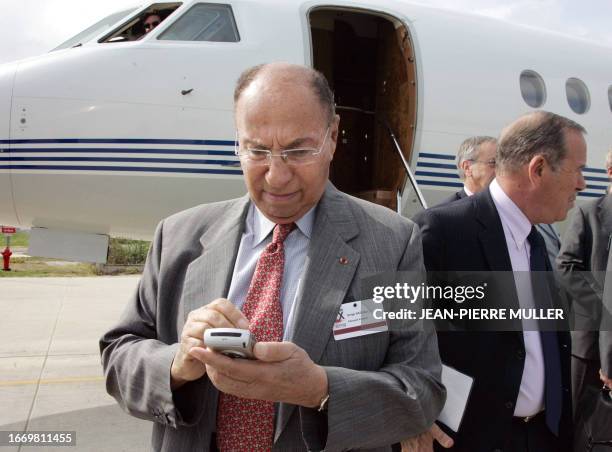 Charles Edelstenne, PDG du groupe Dassault Aviation arrive au côté de Serge Dassault, président d'honneur du groupe, le 27 avril 2007 à Mérignac près...