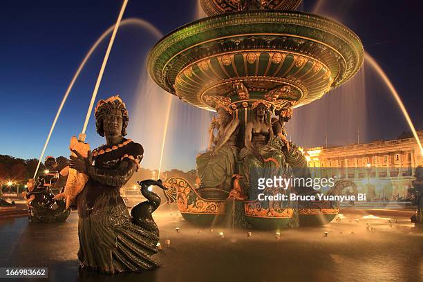 the night view of fountain on concorde square - concorde stock pictures, royalty-free photos & images