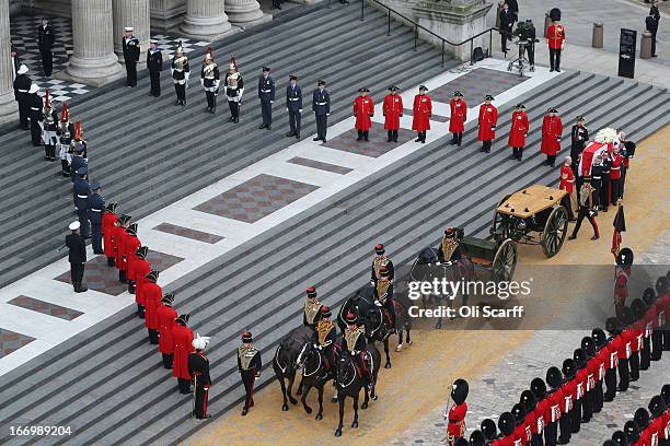 The gun carriage carrying the coffin drawn by the King's Troop Royal Horse Artillery arrives at St Paul's Cathedral during the Ceremonial funeral of...