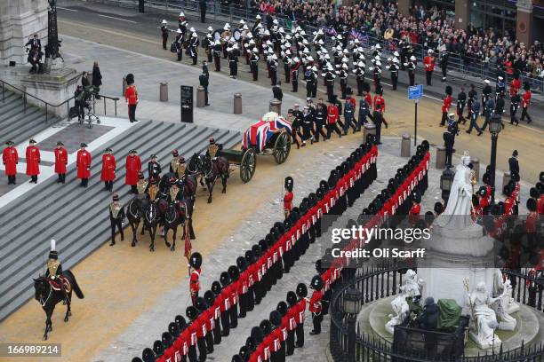 The gun carriage carrying the coffin drawn by the King's Troop Royal Horse Artillery arrives at St Paul's Cathedral during the Ceremonial funeral of...