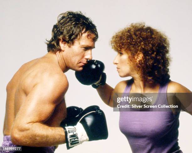 American actors Ryan O'Neal, as Eddie 'Kid Natural' Scanlon, and Barbra Streisand as Hillary Kramer in 'The Main Event', directed by Howard Zieff,...