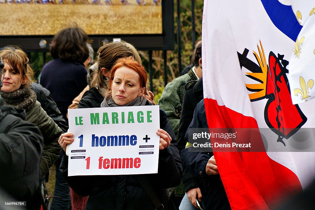 Civitas autour du Sénat contre le Mariage pour Tou