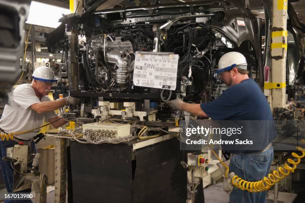 Engine Installation Line Installation Guide Photos and Premium High Res Pictures - Getty Images