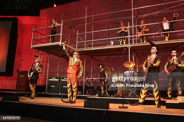 Die "Leningrad Cowboys" Bei Der Verleihung Des "20. Europäischen Filmpreis" Am 011207 In Berlin In Der Arena In Treptow .