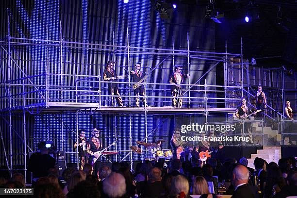 Die "Leningrad Cowboys" Bei Der Verleihung Des "20. Europäischen Filmpreis" Am 011207 In Berlin In Der Arena In Treptow .