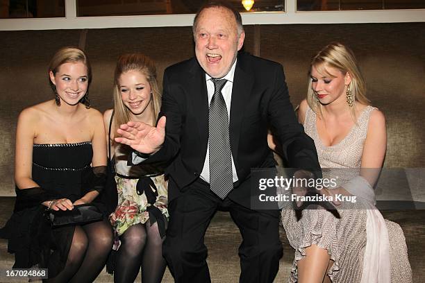 Joseph Vilsmaier Mit Seinen Töchtern Josefina, Janina Und Theresa Bei Der 31. Verleihung Des Bayerischen Filmpreises Im Prinzregententheater In...