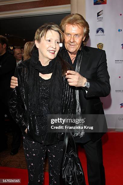 Howard Carpendale Und Donnice Pierce Bei Der 20. Verleihung "Diva - Deutscher Entertainment Preis" Im Hotel Bayerischer Hof In München .