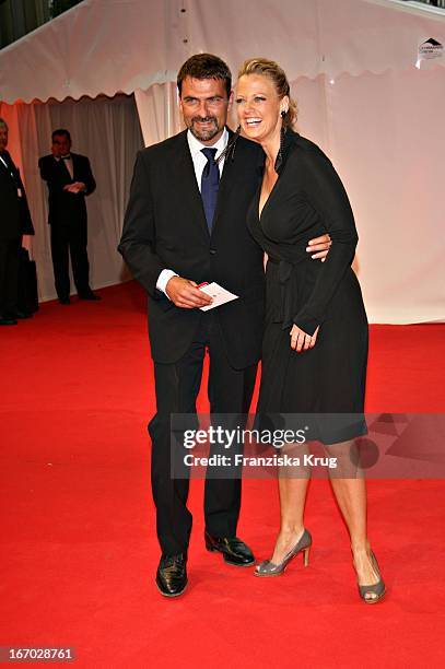 Barbara Schöneberger Und Freund Mathias Krahl Bei Der Verleihung Des "Henri Nannen Preis" Im Schauspielhaus In Hamburg Am 110507 .