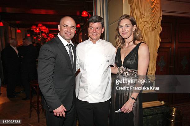 Steffi Graf Mit Ehemann Andre Agassi Und Harald Wohlfahrt Beim Empfang Nach Der Verleihung Des "Deutschen Medienpreis" Im Restaurant Medici In...