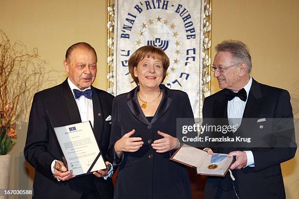 Vl Josef H. Domberger, Bundeskanzlerin Angela Merkel Und Reinold Simon Bei Der Verleihung Des "B'Nai B'Rith Europe Award Of Merit" Im Mariott Hotel...