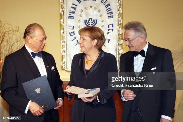 Vl Josef H. Domberger, Bundeskanzlerin Angela Merkel Und Reinold Simon Bei Der Verleihung Des "B'Nai B'Rith Europe Award Of Merit" Im Mariott Hotel...