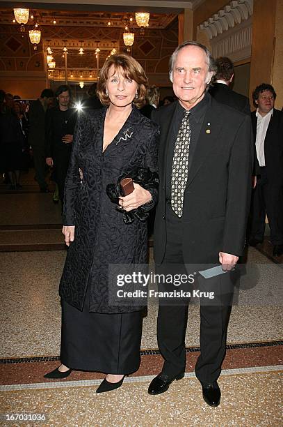 Schauspielerin Senta Berger Mit Ehemann Dr Michael Verhoeven Bei Der Ankunft Zur Verleihung Des Bayerischen Filmpreis Im Prinzregententheater In...