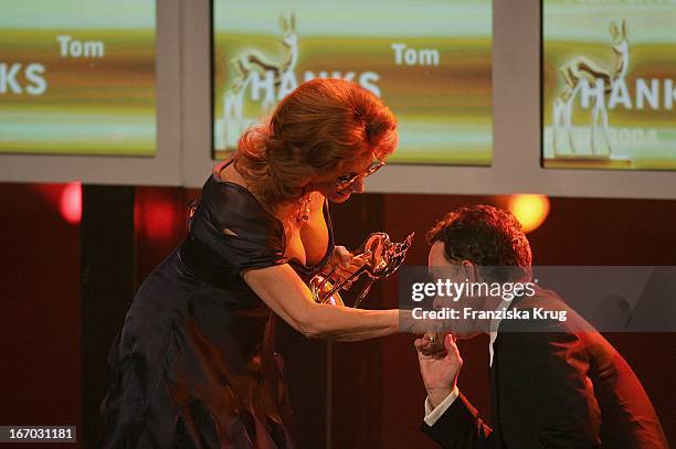 Laudatorin Sophia Loren Und Tom Hanks Bei Der Verleihung Des 56. Bambi Im Theater Hafen Hamburg Am 181104 .