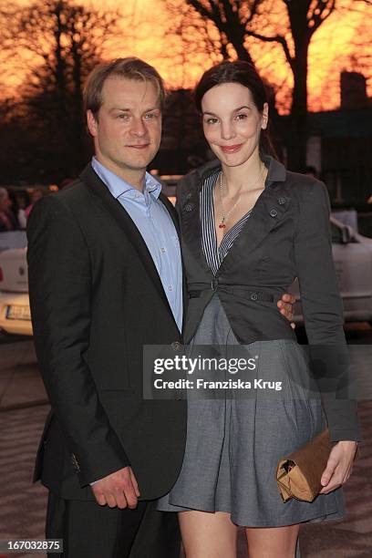 Hinnerk Schönemann Und Anne Sarah Hartung Bei Der Verleihung Des Adolf Grimme Preis In Marl .