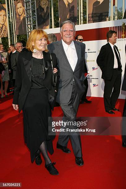 Kameramann Michael Ballhaus Mit Ehefrau Helga Bei Der Verleihung Des "Deutschen Filmpreis" Im Palais Am Funkturm In Berlin Am 120506 .