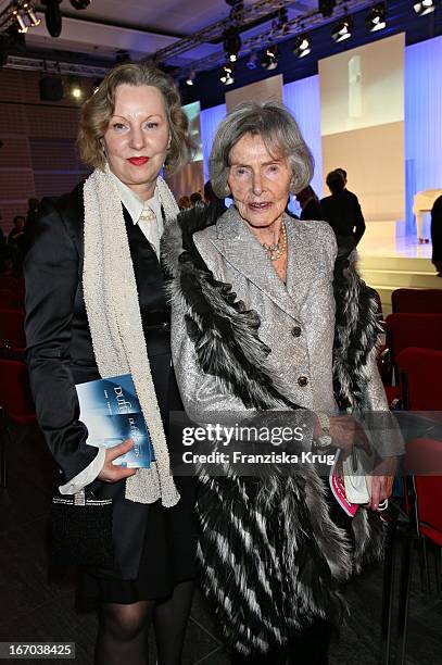 Karin Joop Metz Und Charlotte Joop Bei Der Verleihung Des Duftstars 2006 In Der Ullsteinhalle In Berlin .