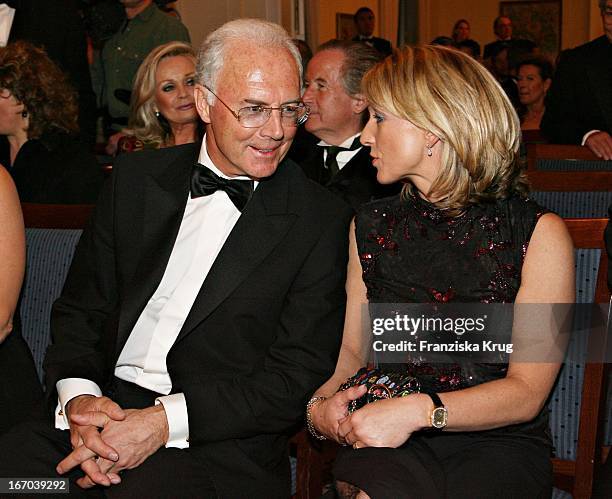 Franz Beckenbauer Und Freundin Heidrun Burmester Bei Der Preisverleihung "Champagnepreis Für Lebensfreude" Im Hotel Louis C. Jacob In Hamburg Am...