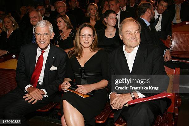 Sir Peter Jonas , Klaus Maria Brandauer Und Freundin Natalie Krenn Bei Der Verleihung Des 6. Internationalen Buchpreis Corine Im Prinzregententheater...