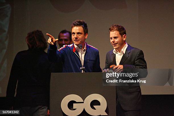 Hiphop Gruppe Fettes Brot Bei Der Verleihung Der "Gq Men Of The Year Awards" In Der Wappenhalle In München Am 041105 .