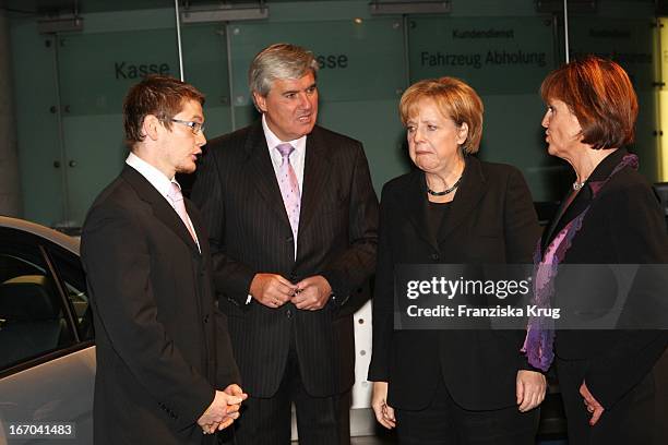 (Wojek Czyz , Walter Müller , Bundeskanzlerin Angela Merkel Und Gerda Pleitgen Bei Der "Nacht Der Stars - Ein Festabend Des Paralympischen Sports" In