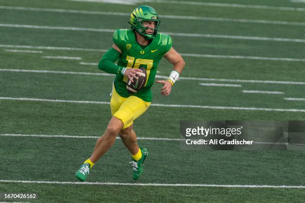 Quarterback Bo Nix of the Oregon Ducks runs the ball during the first half of the game against the Hawaii Rainbow Warriors at Autzen Stadium on...