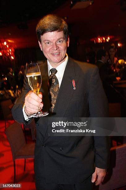 Harald Wohlfahrt Bei "Belle Et Fou" Bei Der Verleihung Der Bunte "One 100 - Deutschlands Beste Köche" Im Restaurant Felix In Berlin .