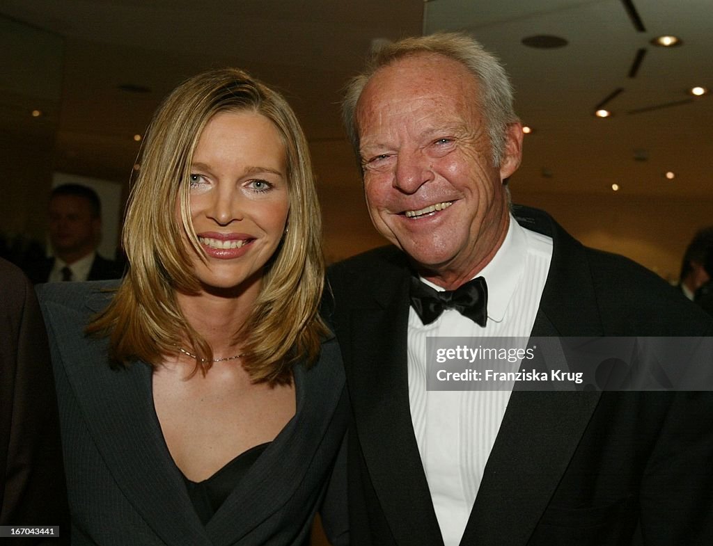 Bernd Tewaag Und Freundin Anke Beim Deutschen Videopreis In München . Nachrichtenfoto Getty Images Bernd Tewaag Und Freundin Anke Beim Deutschen Videopreis In München . Nachrichtenfoto Getty Images