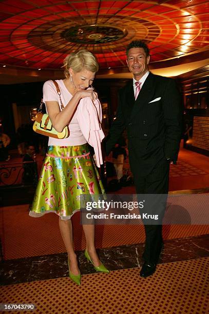 Giulia Siegel Mit Ehemann Hans Wehrmann Bei Der Verleihung Des "Felix Burda Award" Von Der Felix Burda Stiftung Im Hotel Vier Jahreszeiten In München...